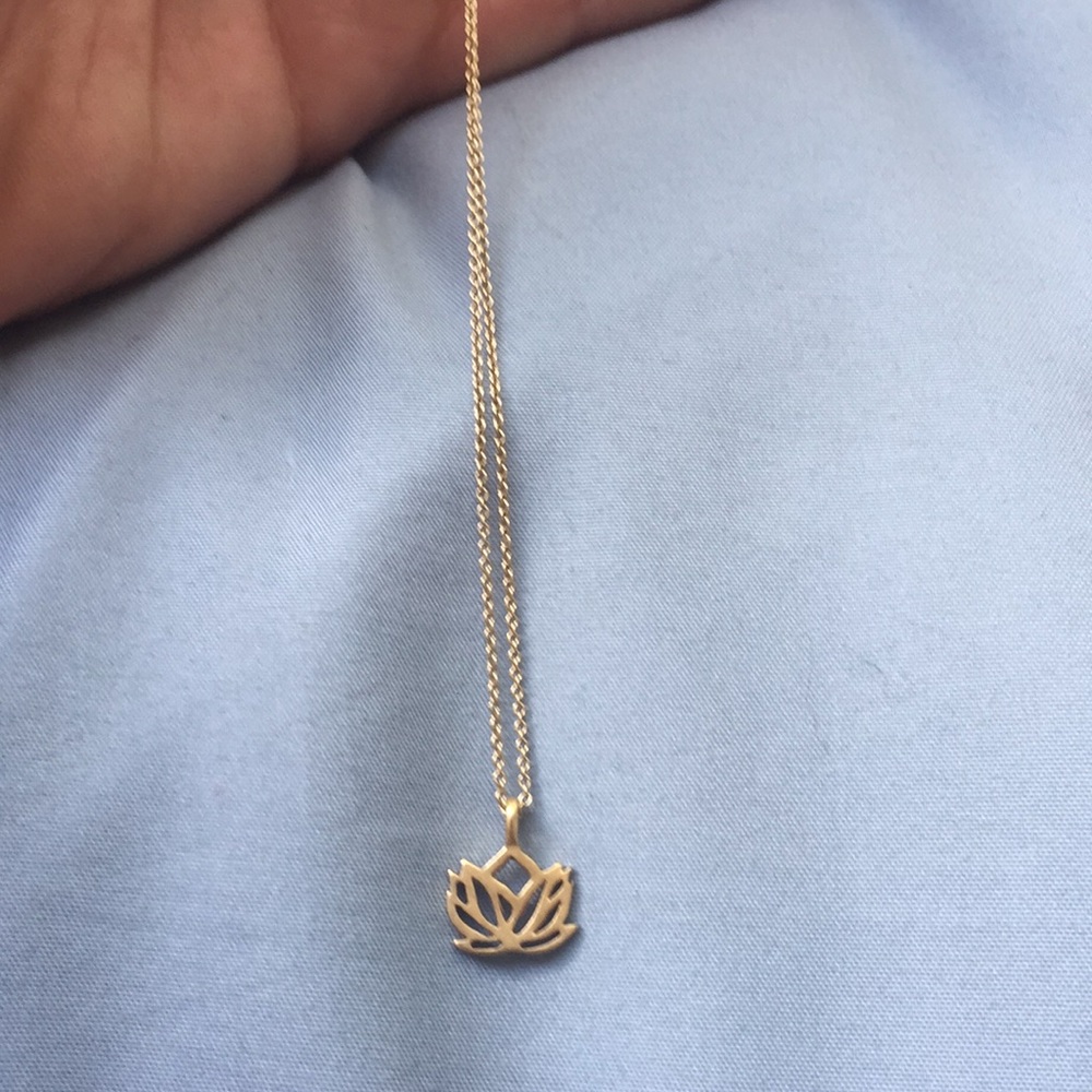 Cute lotus leaf necklace!